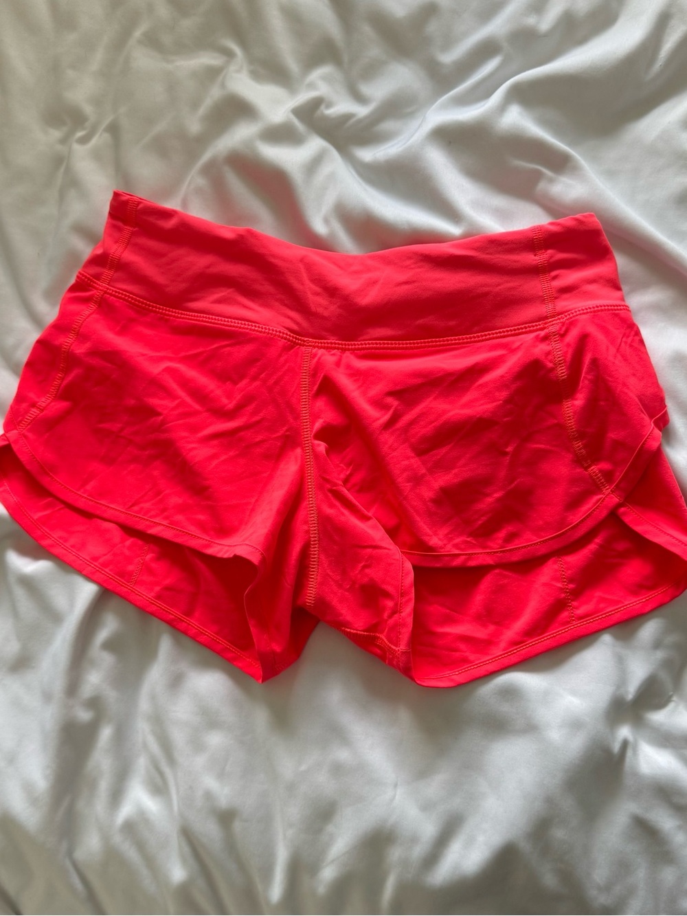 Lululemon Speed Up Short *2.5"
Vivid Flame